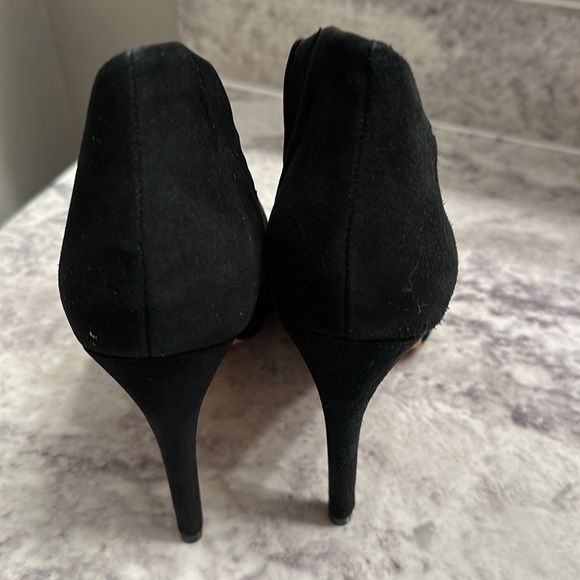 BCBG Maxazria MA-ARIENA black summer suede bootie heels. Size 7.5 - Picture 4 of 8